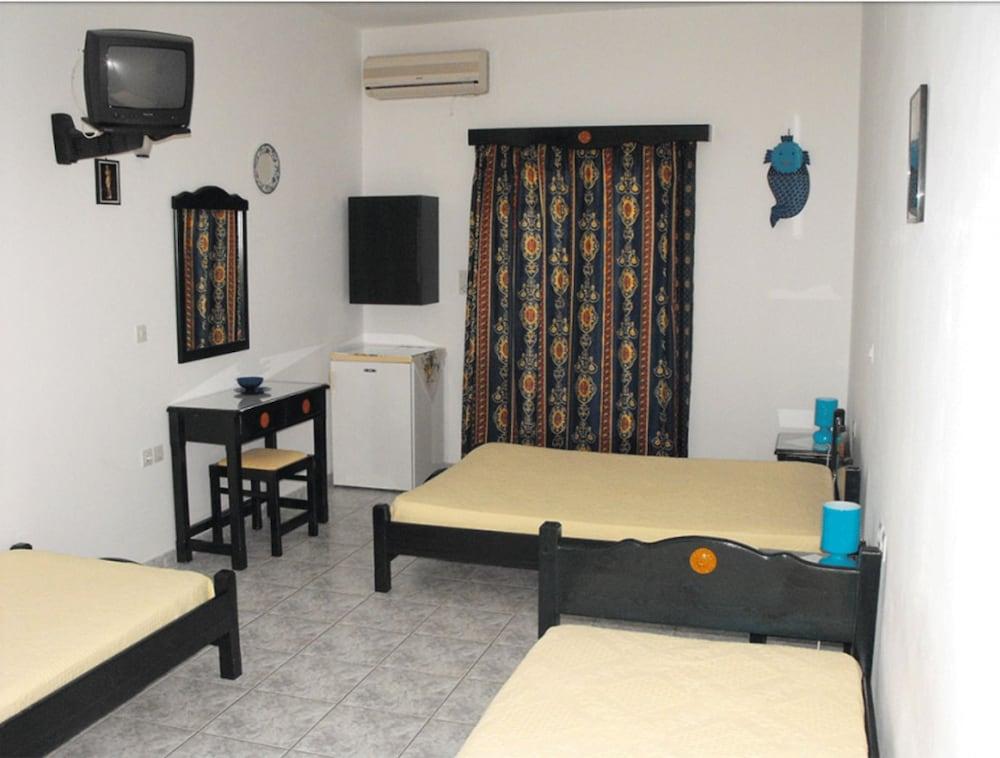 Anna Zisimos Hotel Adamantas  Exterior photo